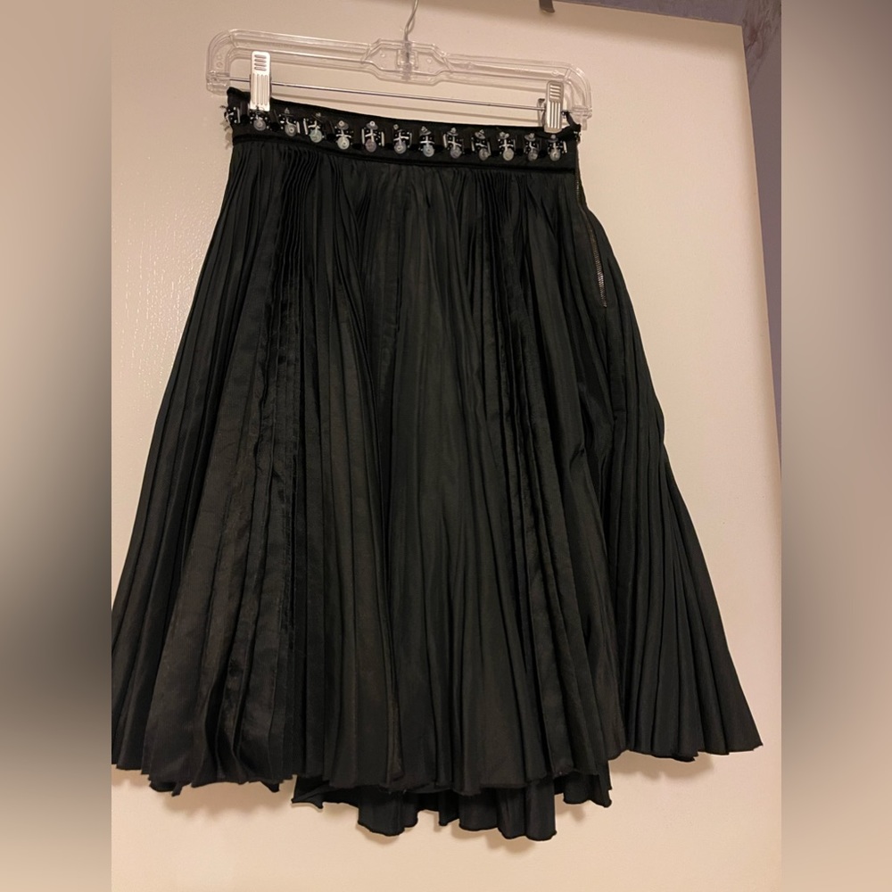 Vintage D&G skirt. Size 40. Tie ribbon detail in the back.  So cute and classy.